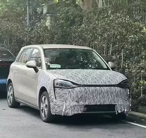 江淮钇为3改款亮相:萌系设计再现,能否重拾市场信心?