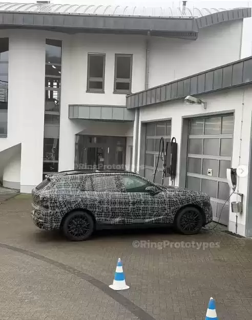 第五代宝马X5谍照曝光:配备四出排气和充电接口