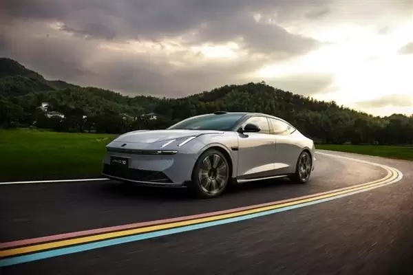 领克汽车回应领克10 EM-p后备厢:免费检查密封+终身质保