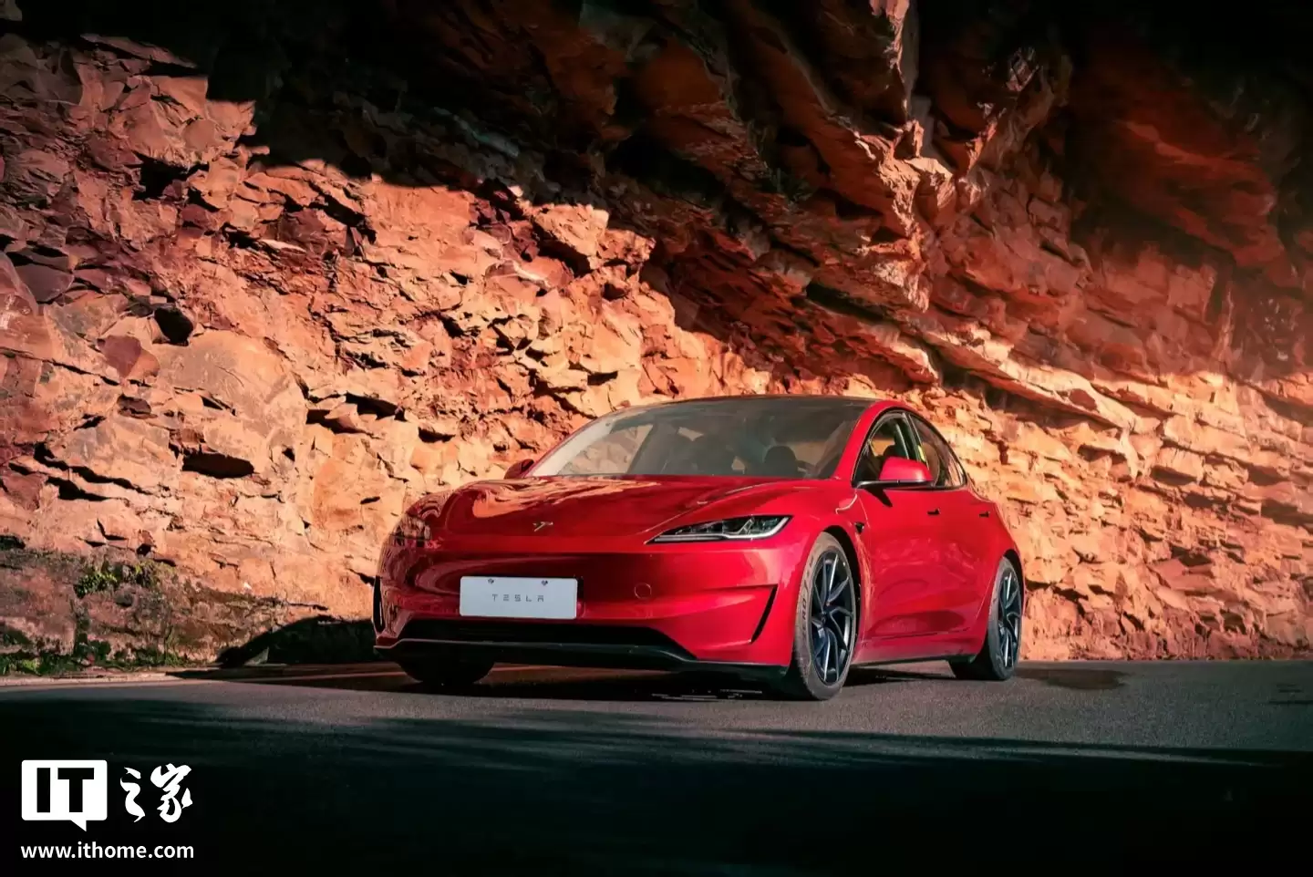 美国对近 18 万辆特斯拉 Model 3 发起调查:车门应急释放装置是否容易找到