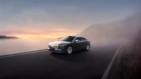 岚图董事长卢放:许多企业追求短期利益 往往选择抄袭和模仿