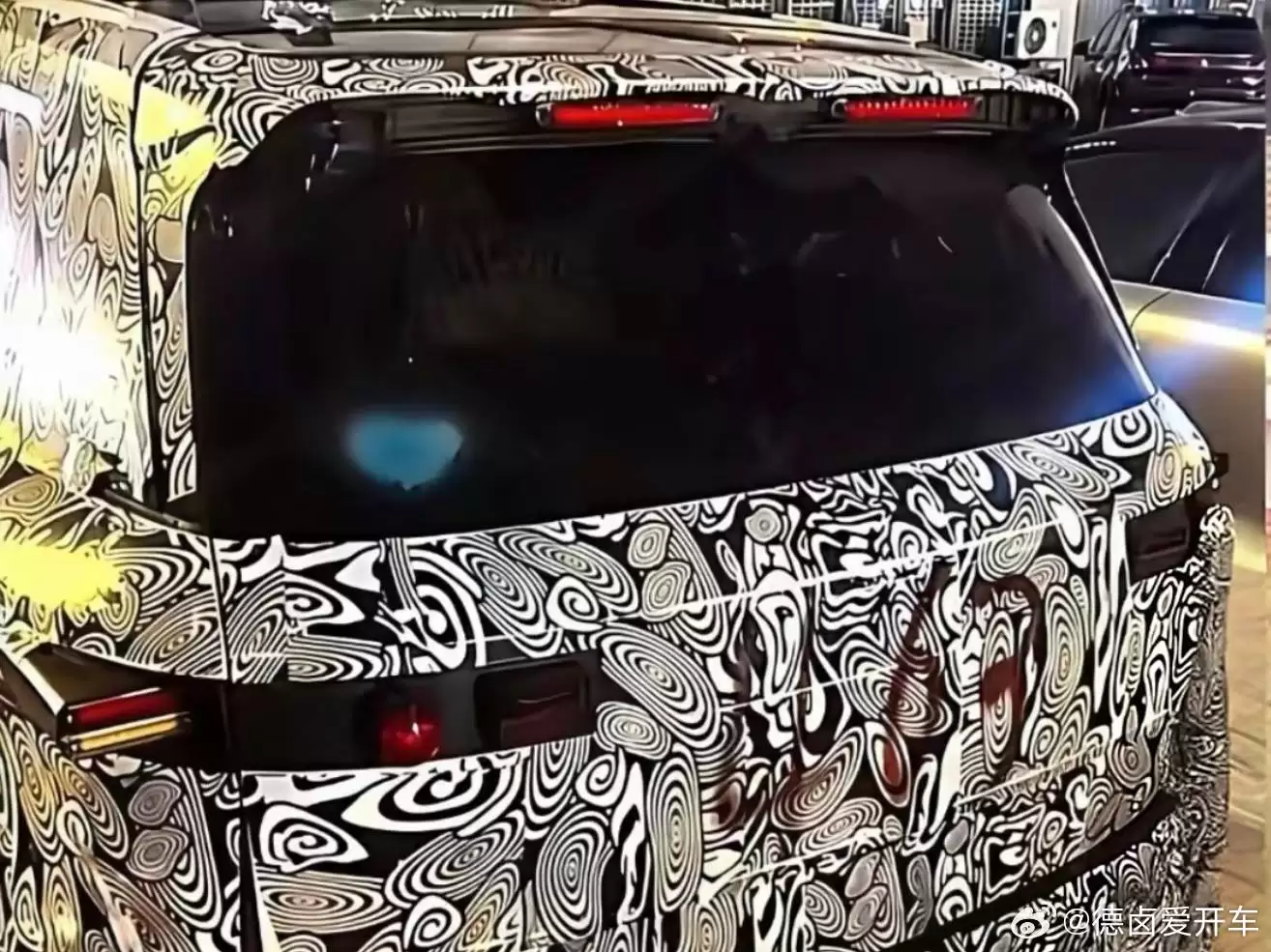 领克 800 新车谍照曝光:设计近似“大哥”领克 900,预计与 09 同级