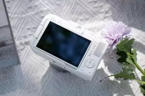 视频拍照双修利器：佳能R50V，轻巧机身容纳专业级创作体验