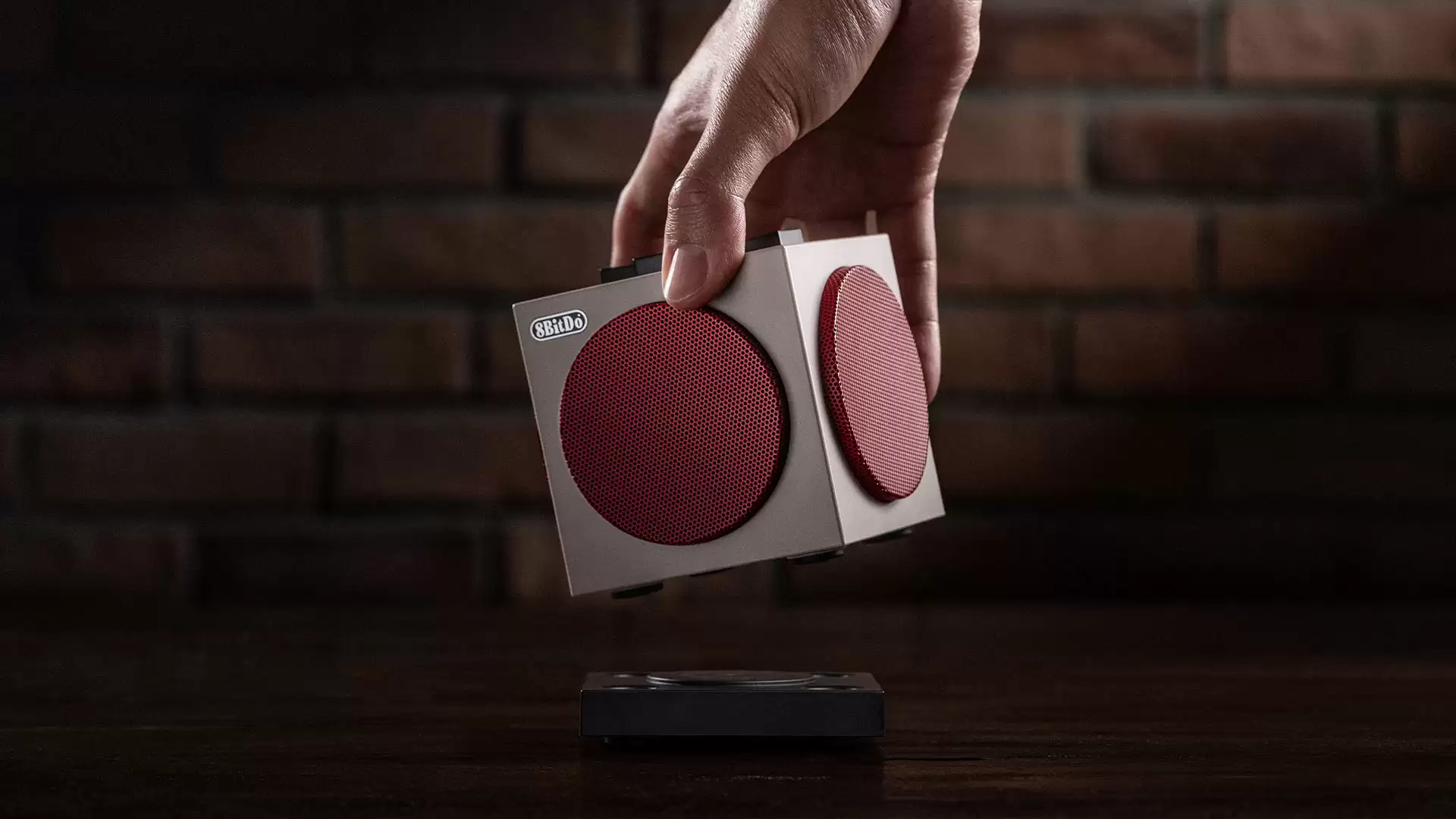 灵感源于NES游戏机,八位堂推出Cube 2蓝牙音箱-N版