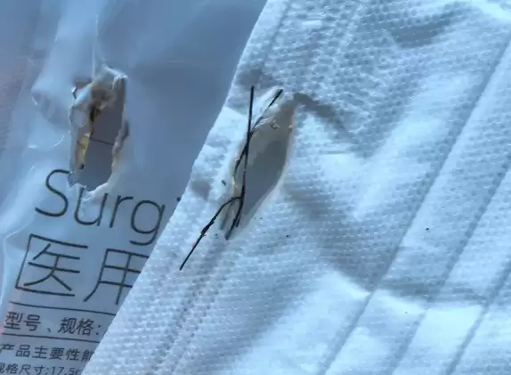 手机充电引燃口罩?无线充电区突发高温融化事故