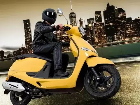 光阳推出复古风KR50踏板，6980元起售续航达300公里