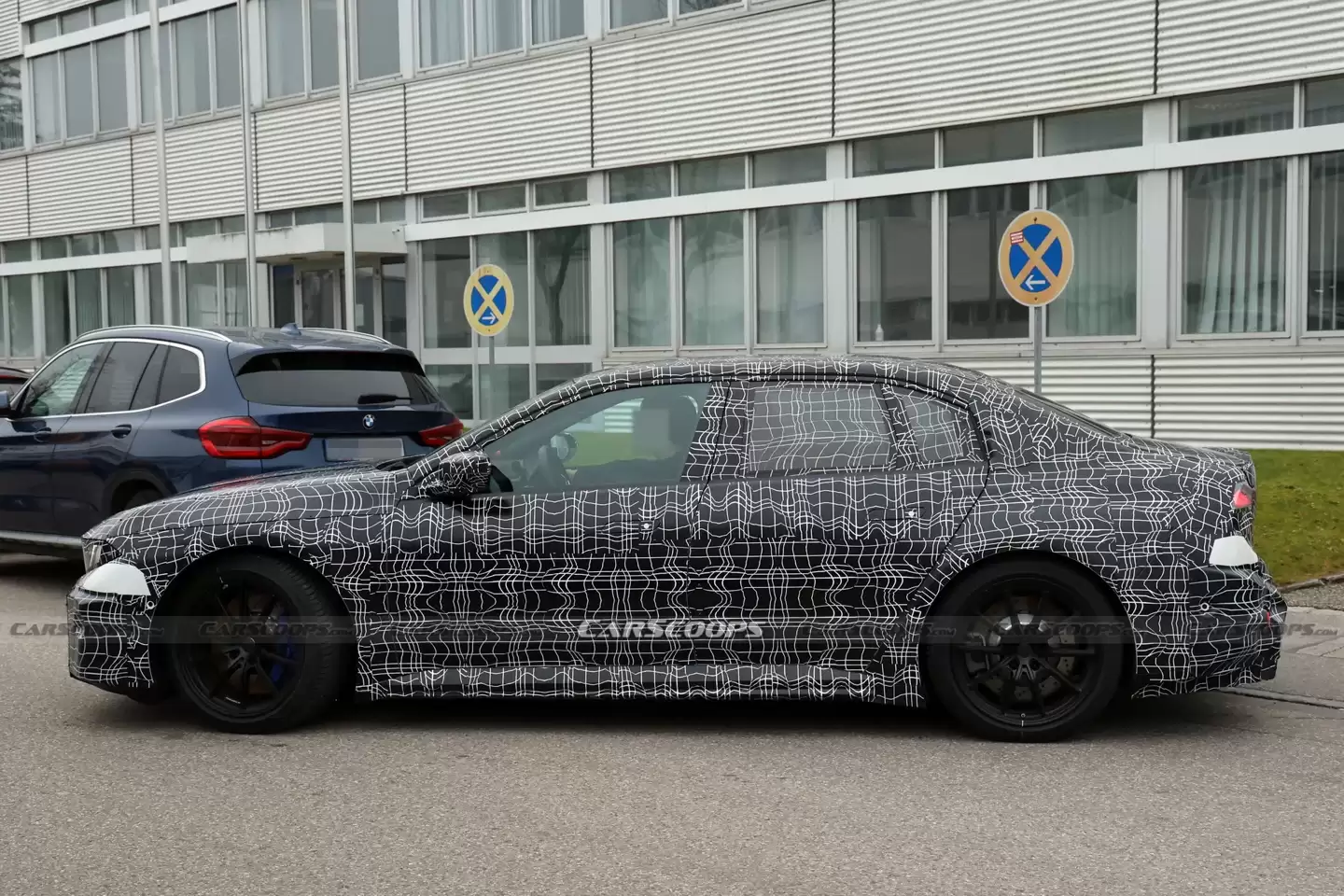 宝马纯电 M3 路测图曝光：预估 700 马力、四电机驱动