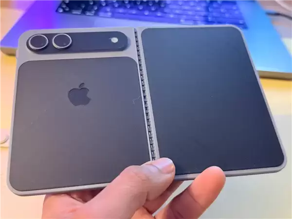 苹果首款折叠屏蓄势待发！iPhone Fold机模出炉