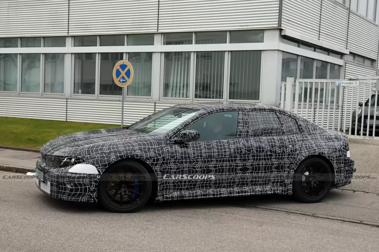 宝马纯电 M3 路测图曝光：预估 700 马力、四电机驱动