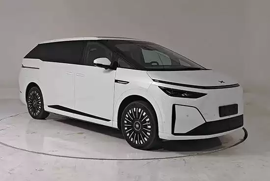 小鹏X9纯电版2025款亮相：双芯加持续航750km