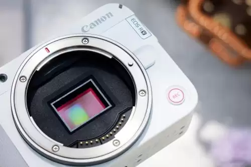 一机闯荡跨年夜：佳能 R50V 实测，烟花、美食、直播、扫街全能表现