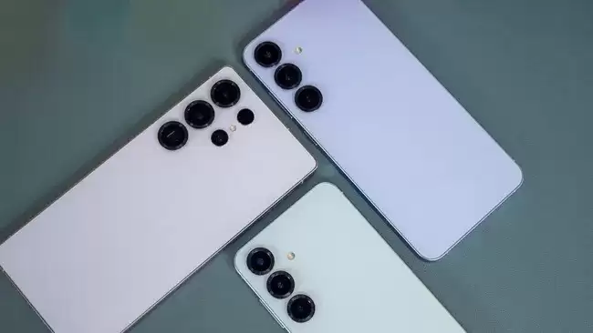 三星Galaxy S26系列新泄露:S26+屏幕追平Ultra,全系列原生支持Qi2充电