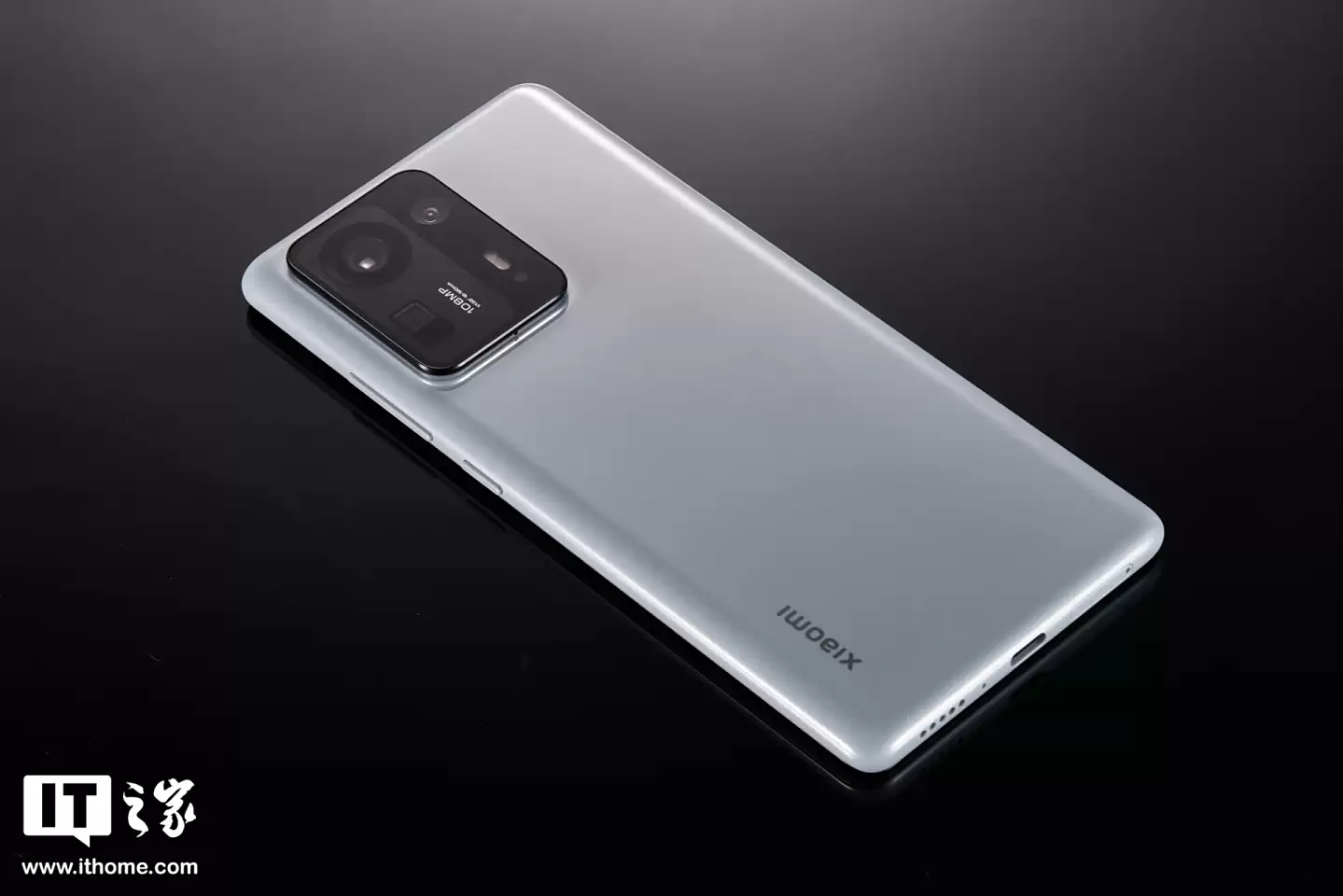 消息称某厂四曲面和屏下前摄新机项目“已创建文件夹”，预计为小米 MIX 5