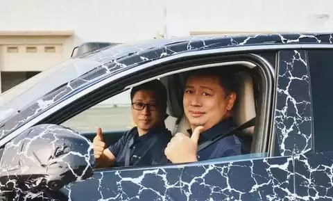 启境首款猎装轿跑路试曝光，2026年6月上市