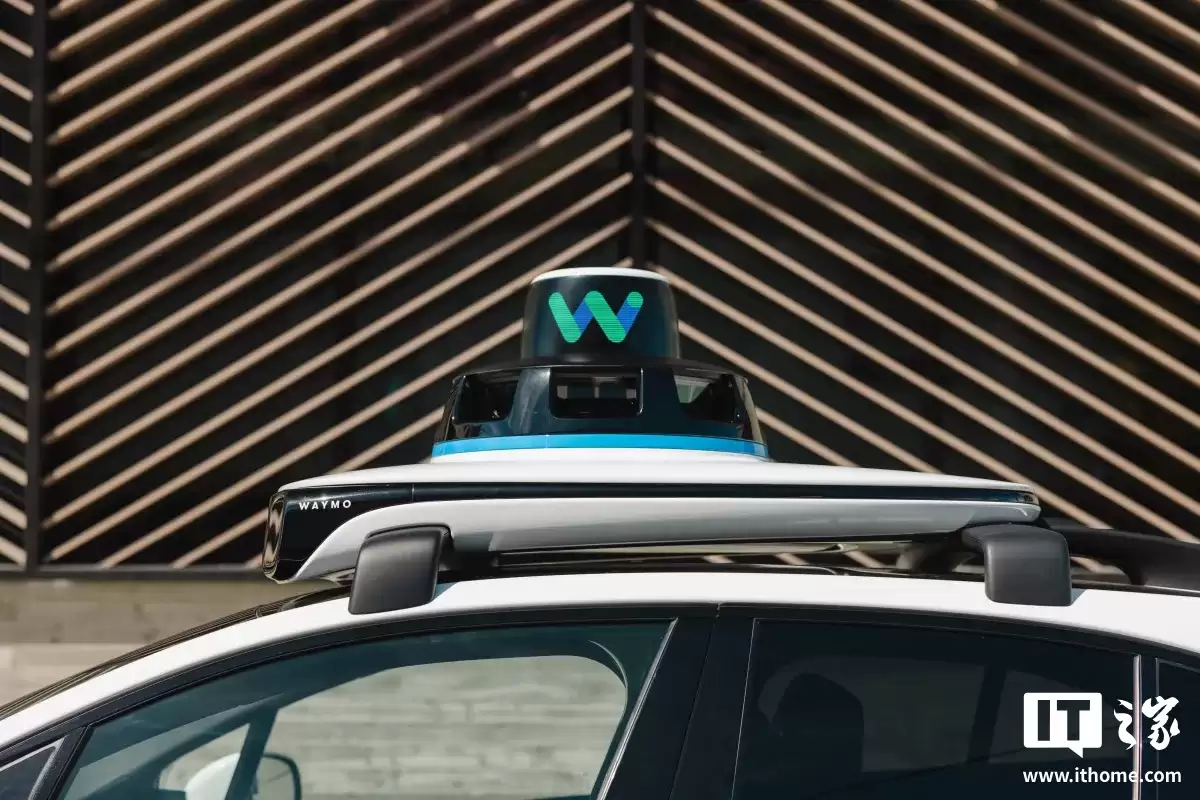 Waymo 测试在无人驾驶出租车中集成谷歌 Gemini AI 助手，1200 多行指令规范其行为