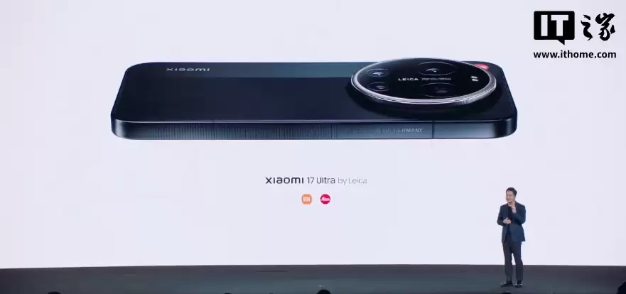 小米 17 Ultra 徕卡版手机亮相:经典“可乐标”、手动变焦环,方方面面尽徕卡