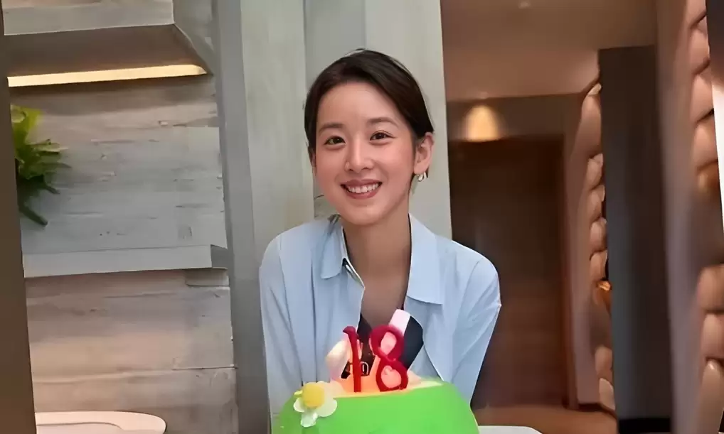 不对劲！章泽天32岁生日素颜出镜，刘强东缺席？