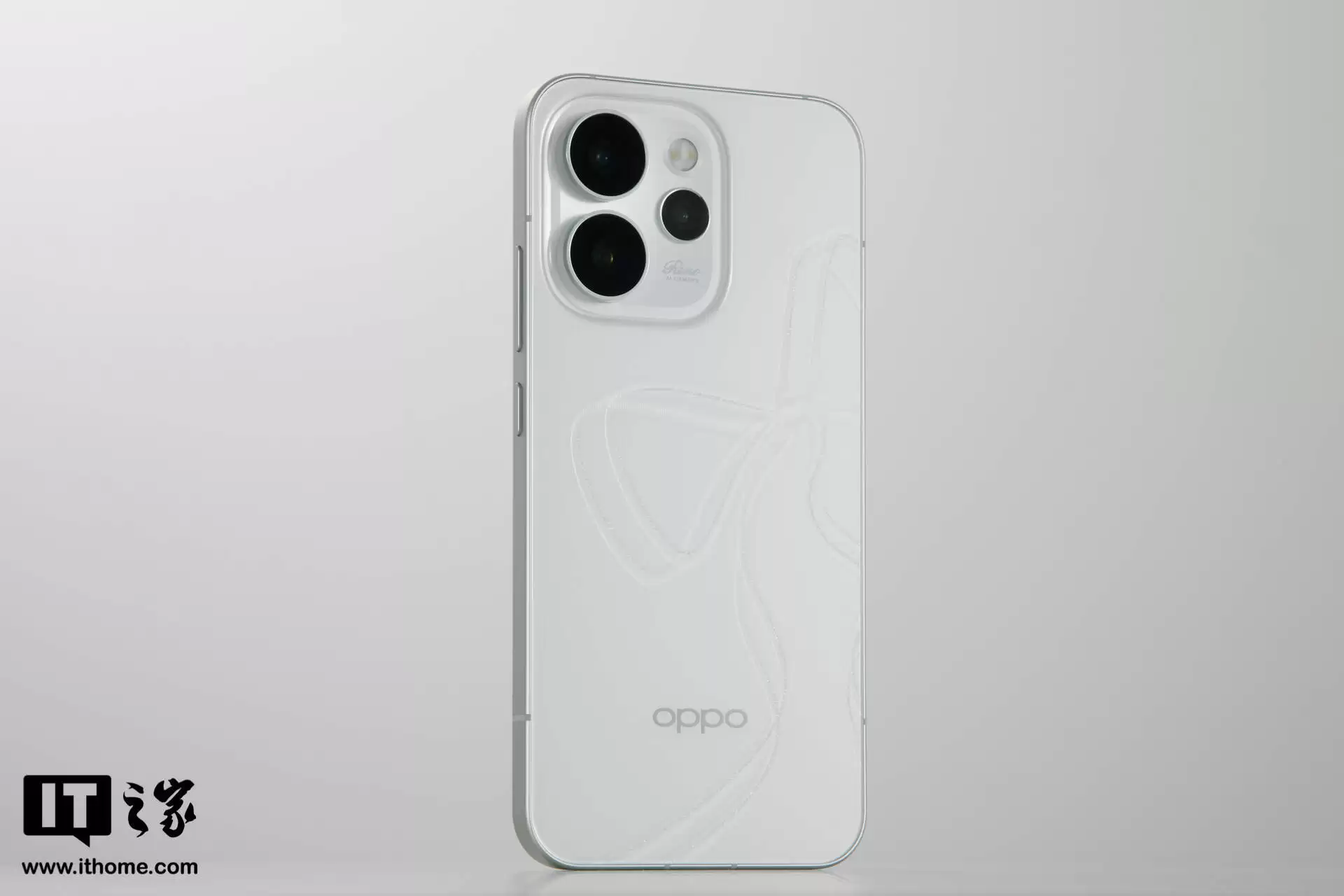 OPPO Reno15 新配色「星星粉」月底上市：行业首发星闪光栅工艺，2999 元起