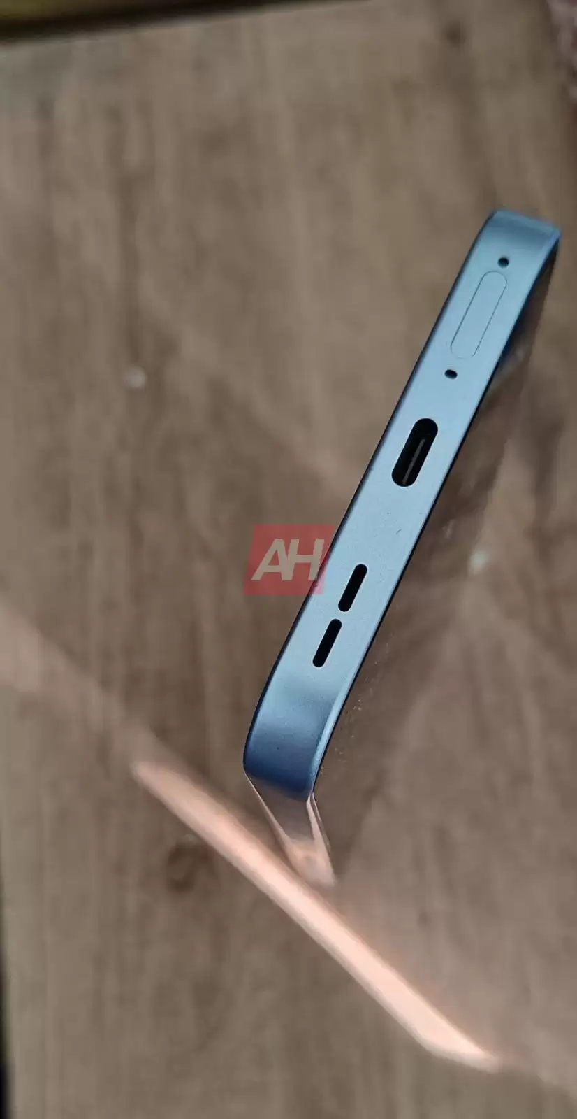 国际版一加 Turbo 手机实物图曝光:9000mAh 电池、骁龙 7s Gen 4 芯片