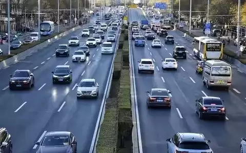 中国新能源汽车领先背后的三大动因