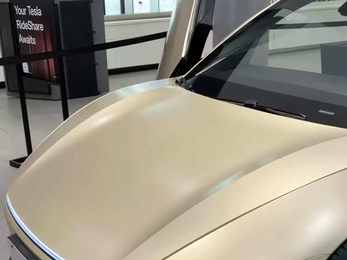 承认失败？特斯拉Cybercab量产版放弃单雨刮，回归传统设计