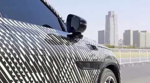 大众小鹏合作首款纯电SUV——与企08路试曝光