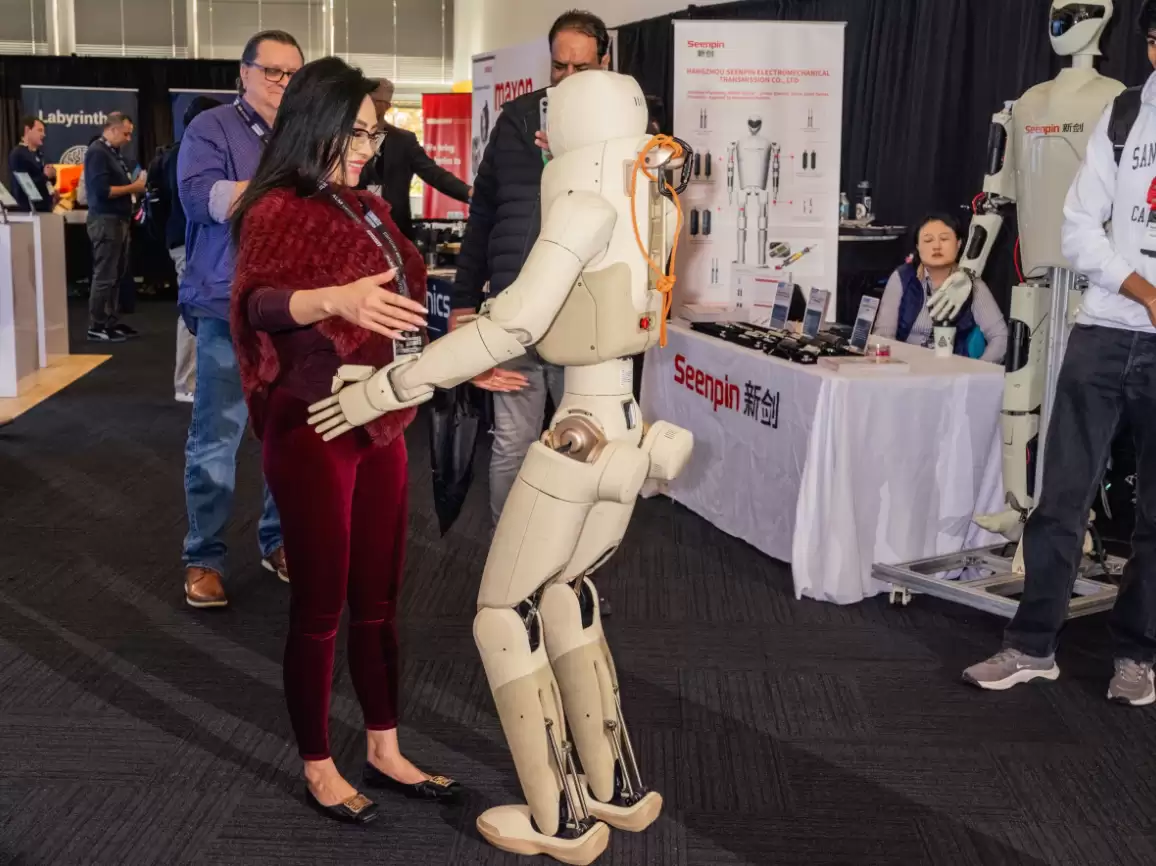 华尔街日报:人形机器人赛道过热,创业者警告技术成熟度被高估