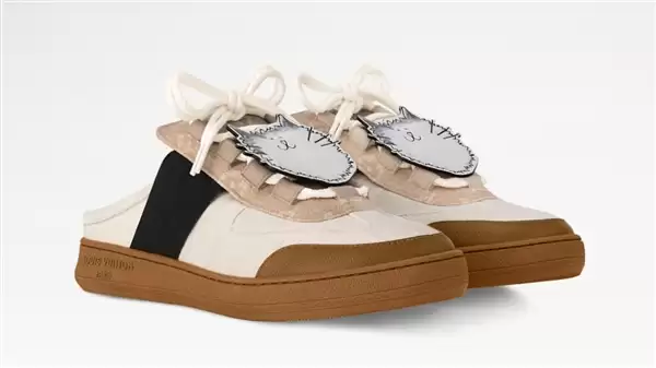 花了将近1万元 女子购LV运动鞋穿后脚破皮:退款被拒