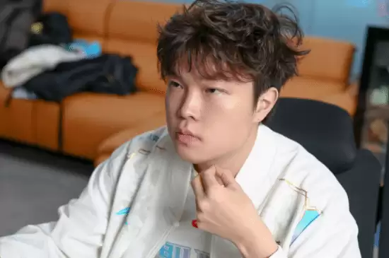 BLG战队内讧：Bin拒听教练复盘引争议