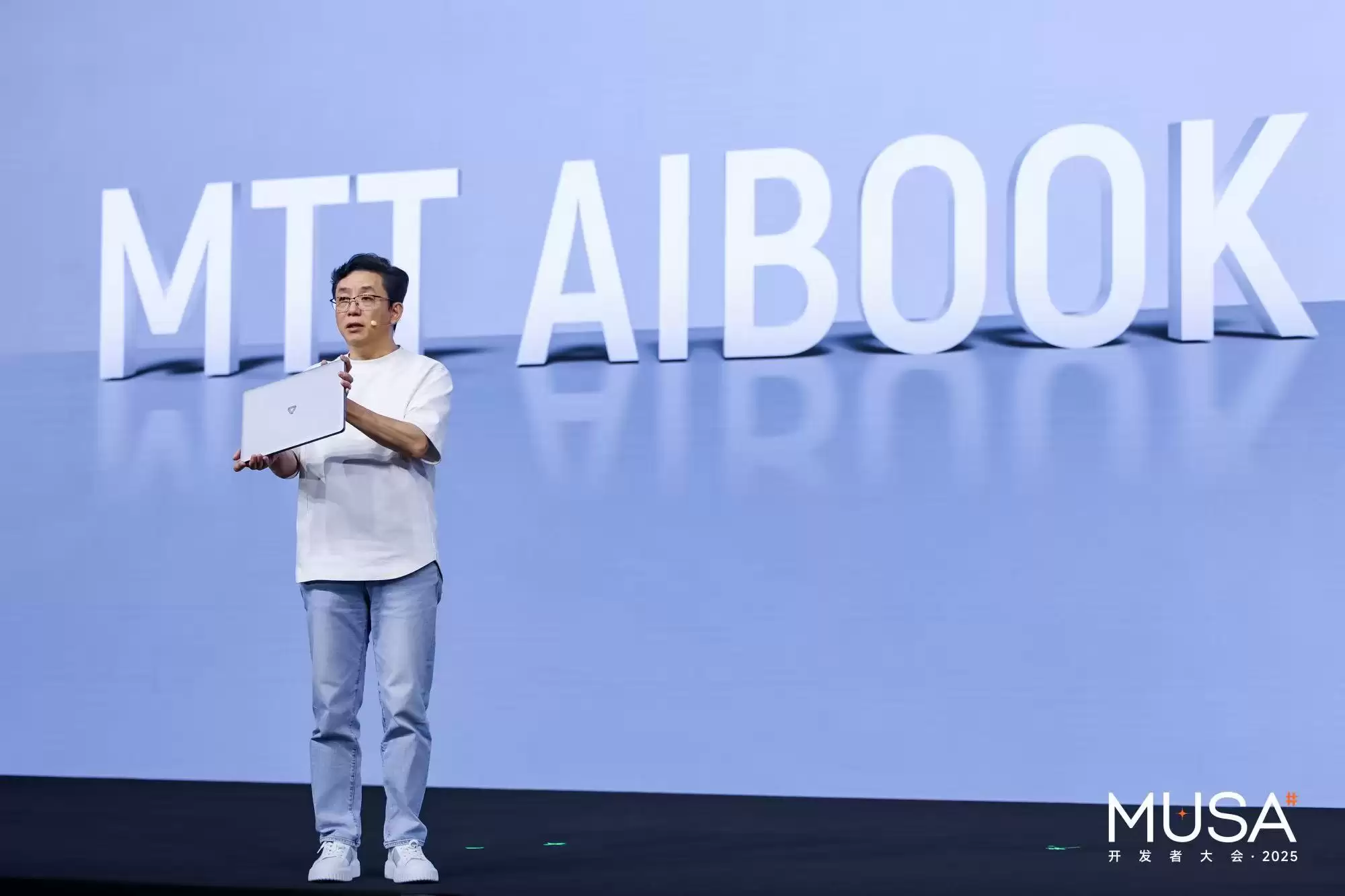 对标英伟达，摩尔线程上市后首次亮家底