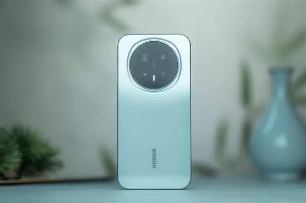 荣耀Magic8 RSR保时捷设计将发布：24GB内存+2亿像素潜望长焦