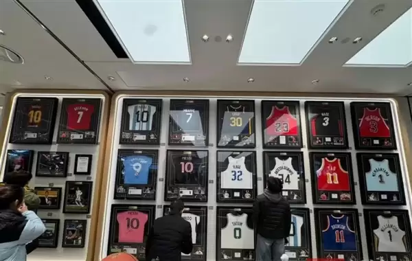 签名球衣3天卖断货！胖东来回应：目前预售时间30到40天