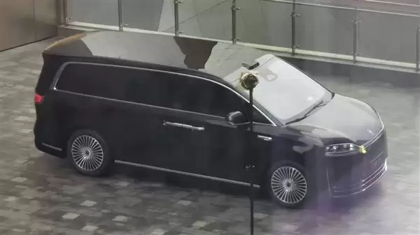 鸿蒙智行首款旗舰MPV智界V9将亮相，定位超越现有豪华MPV