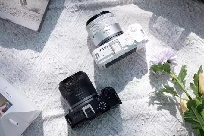 佳能R50V 以轻巧机身与全能表现，解锁新年旅拍、直播、烟火与聚会全场景