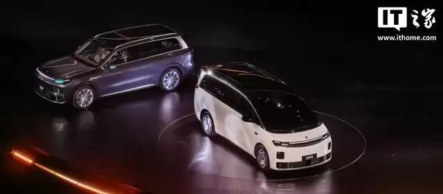 零跑首款MPV车型D99首次亮相，定位科技豪华旗舰