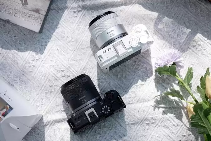 佳能 R50V 以轻巧机<em>身与全能表现，解锁新年旅拍、直播、烟花与聚会全场</em>景