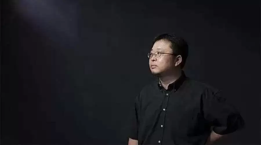 在耳机上装摄像头，这事能成吗？