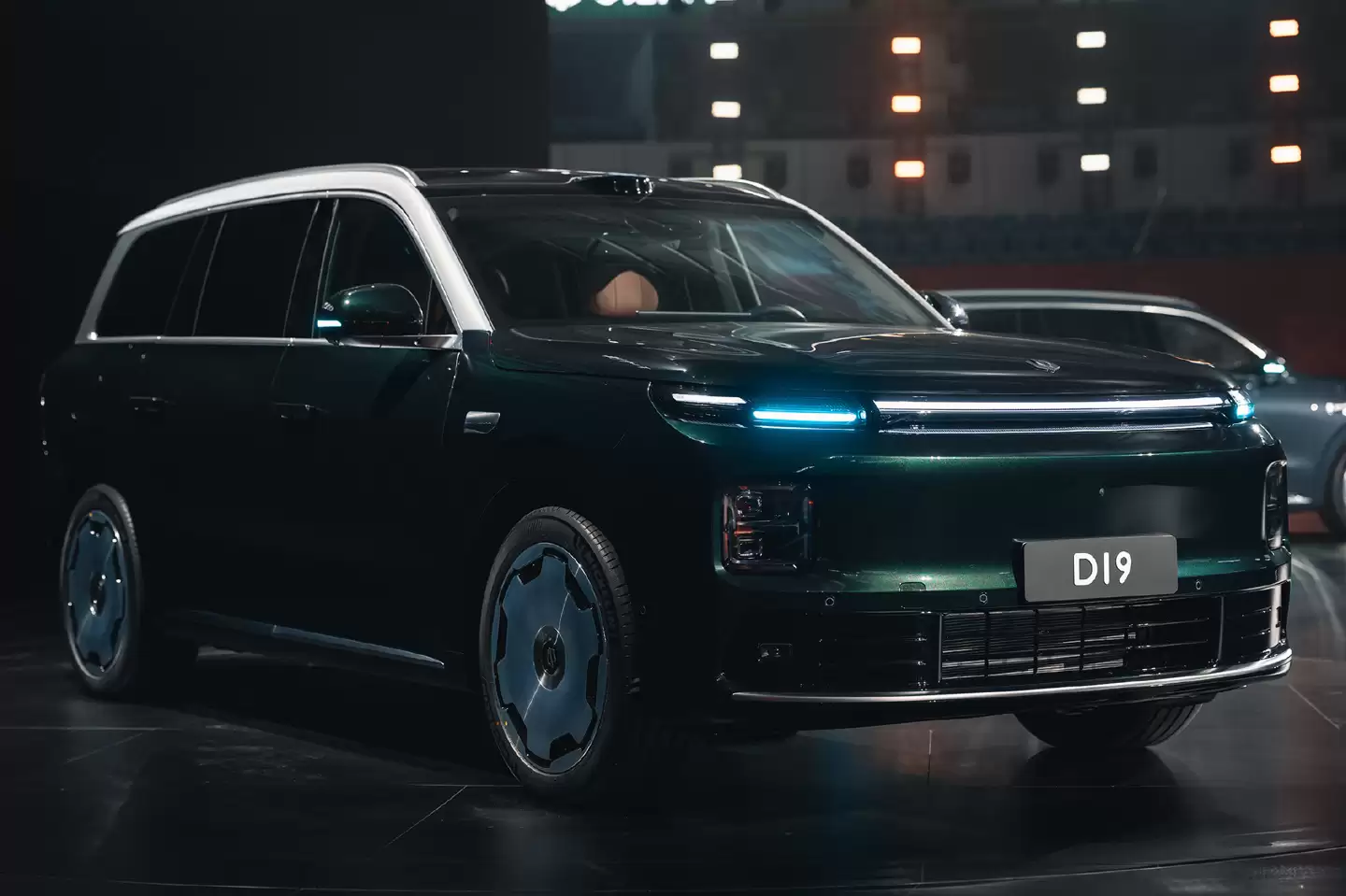 零跑 D十九 实车亮相 十周年发布会，预计明年上半年上市