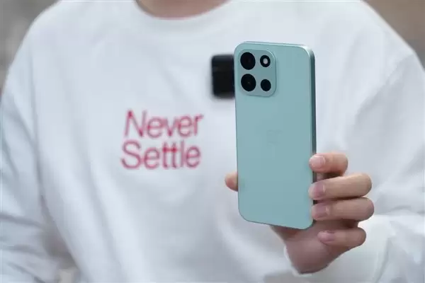 一加Turbo 6官宣：骁龙8s旗舰芯+9000mAh冰川电池+165Hz护眼直屏