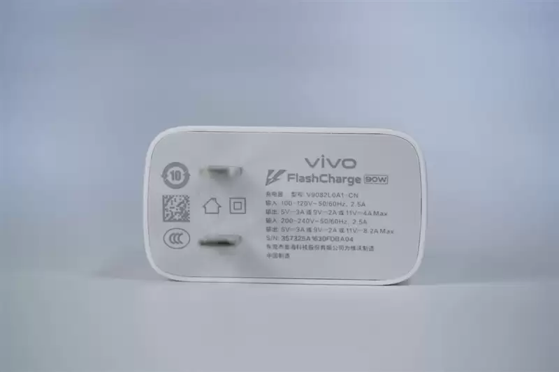 稳步迭代，全面超越：vivo S50 Pro mini 评测：小直屏旗舰的进化标杆