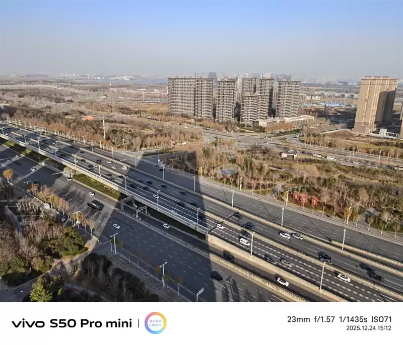 稳步迭代，全面超越：vivo S50 Pro mini 评测：小直屏旗舰的进化标杆