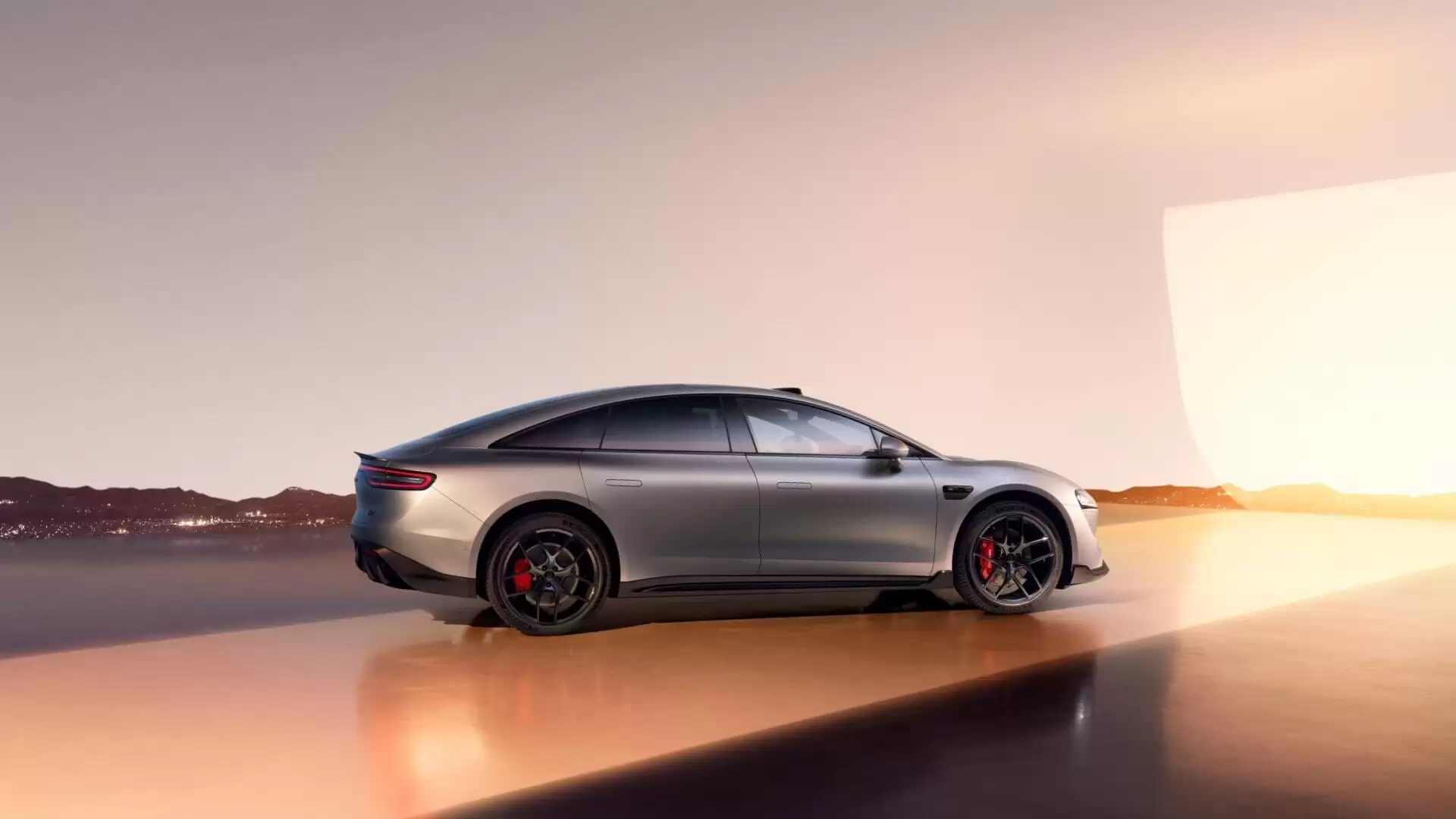 鸿蒙智行智界汽车 12 月交付突破 10000 台，连续 3 个月交付破万