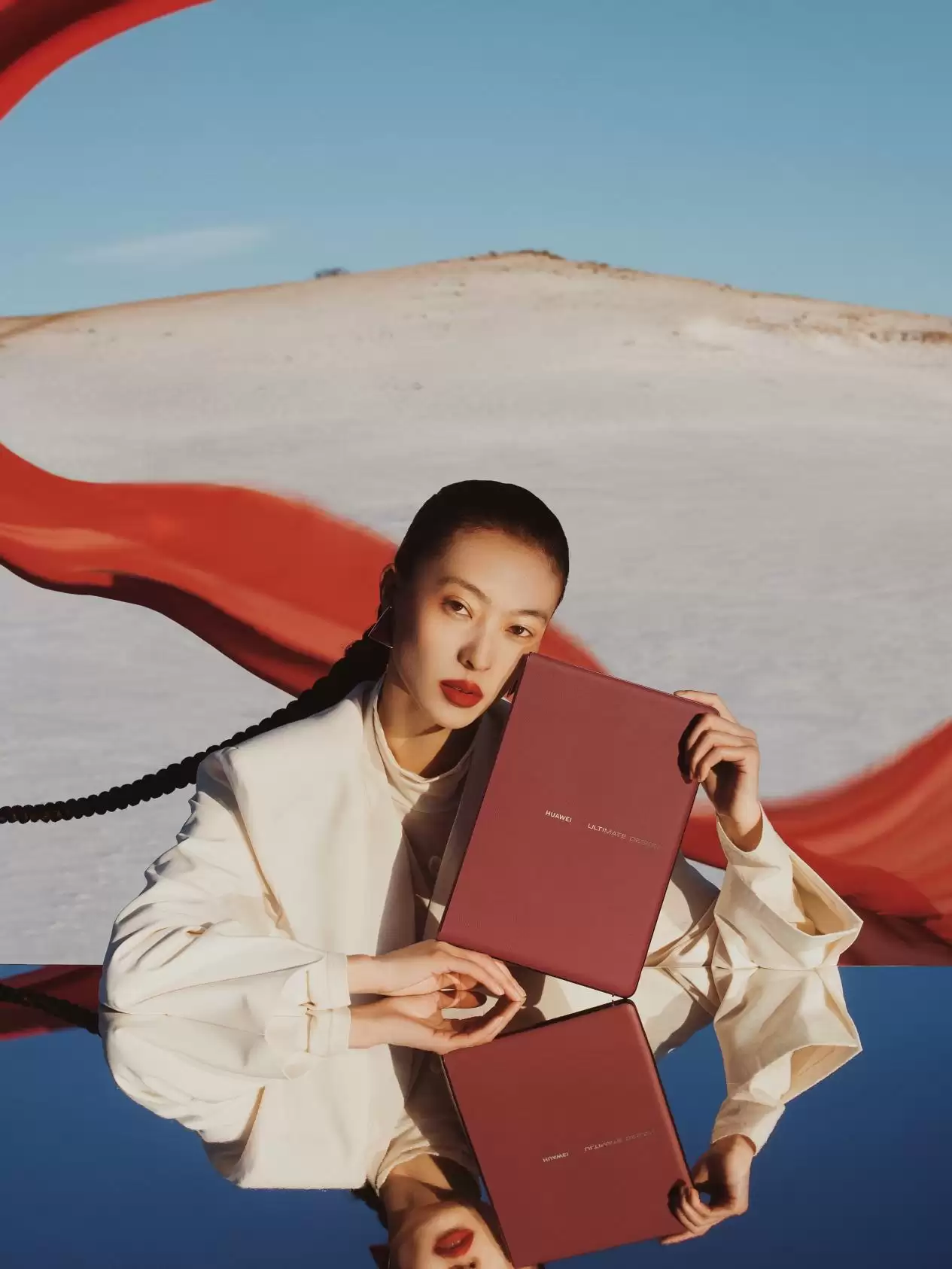 瑞红映雪，科技成诗：华为MateBook Fold非凡大师年末美学与实力双绝