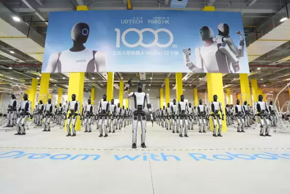 优必选连中两元斩获超1.2亿订单，Walker S2产能突破迈向万台时代