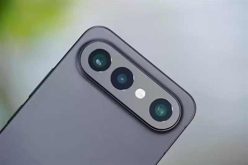 稳步迭代，全面超越：vivo S50 Pro mini 评测：小直屏旗舰的进化标杆