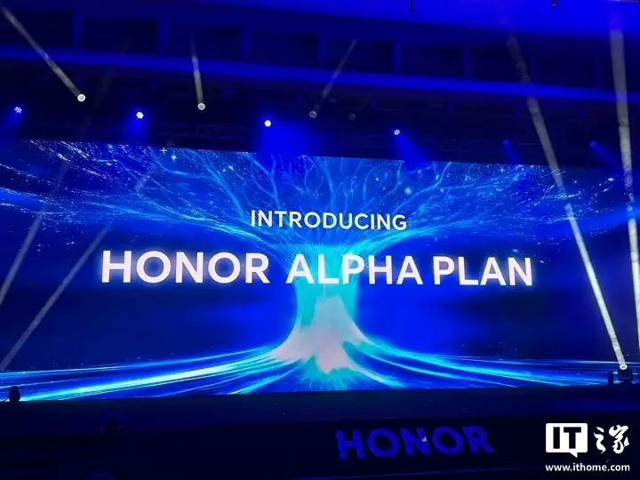 荣耀沙特业务部 2025 年手机发货车破 200 万台，Magic8 Pro 首销前三日同比上代增长 240%