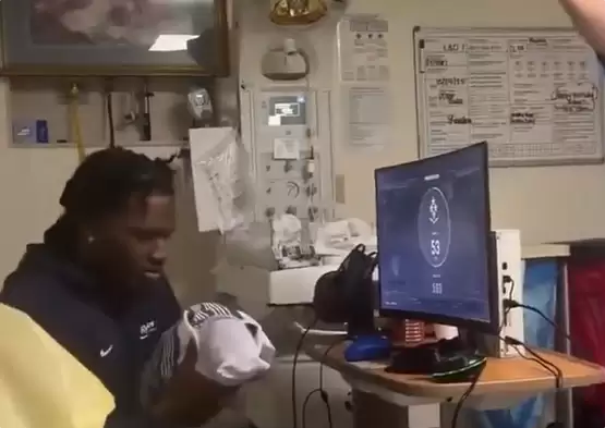 新手爸爸将整套Xbox游戏设备搬进产房：边打游戏边等孩子出生