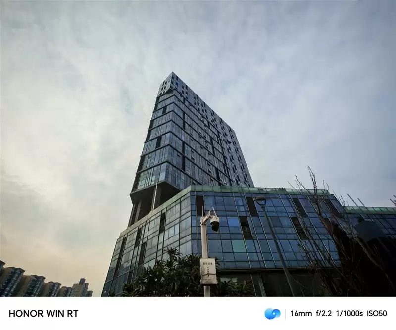 半年内没有对手!荣耀WIN RT评测:2699元首发1万mAh大电池 这才是性价比电竞机!