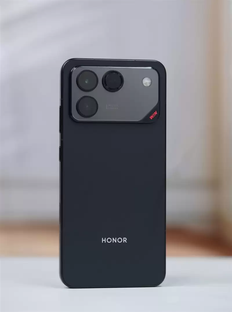 半年内没有对手!荣耀WIN RT评测:2699元首发1万mAh大电池 这才是性价比电竞机!