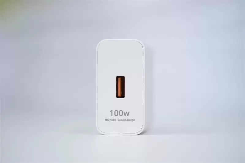 半年内没有对手!荣耀WIN RT评测:2699元首发1万mAh大电池 这才是性价比电竞机!